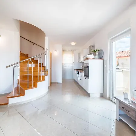 Daire Penthouse Sv. Ivan *